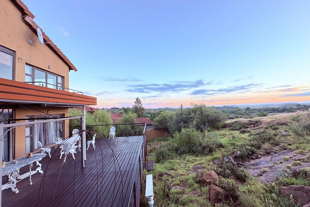 GREEN BELT LIVING  WITH BREATHTAKING VIEWS - Photo 5