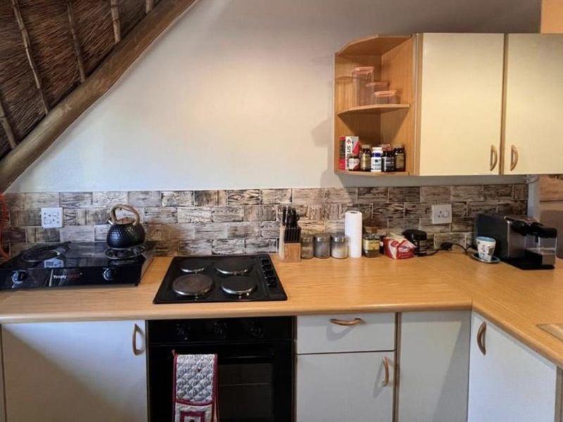 Spacious Loft Apartment in Secure Paulshof Complex - Photo 5