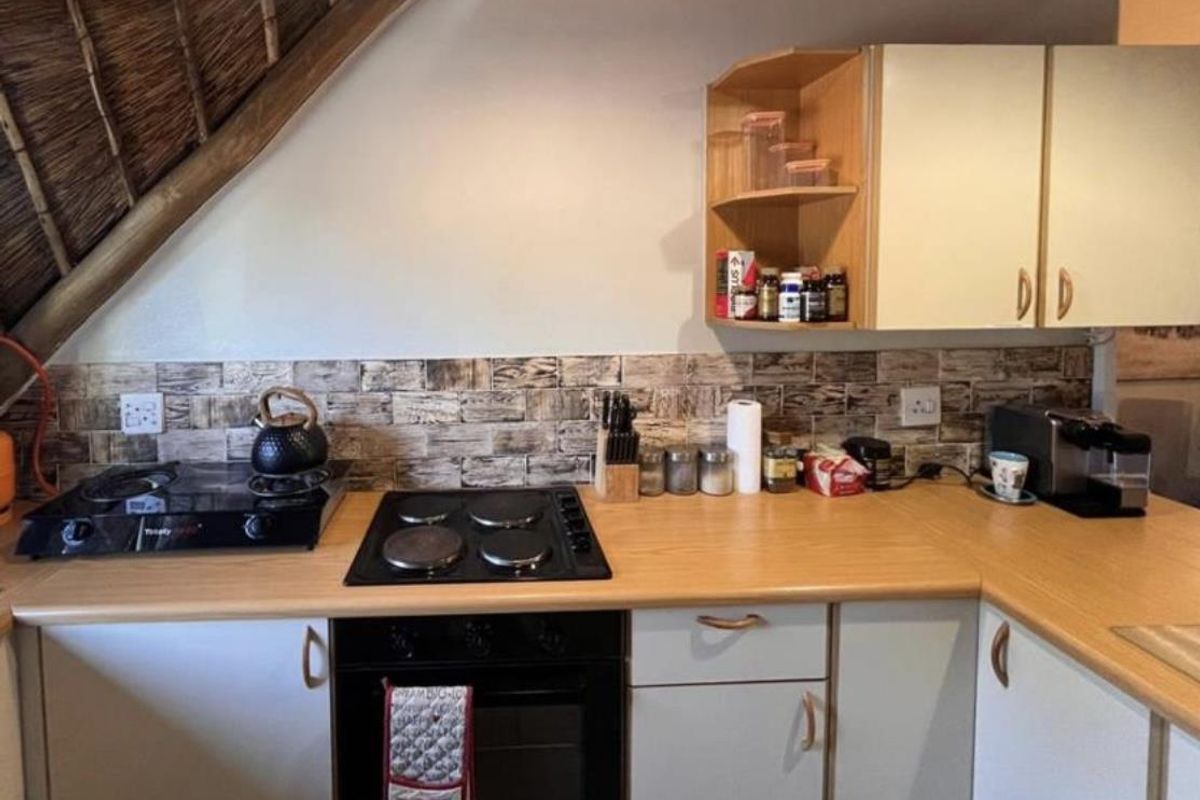 Spacious Loft Apartment in Secure Paulshof Complex - Photo 5