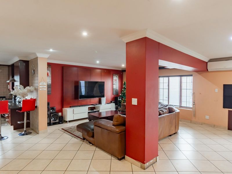 Spacious Family Home for Sale - Photo 5