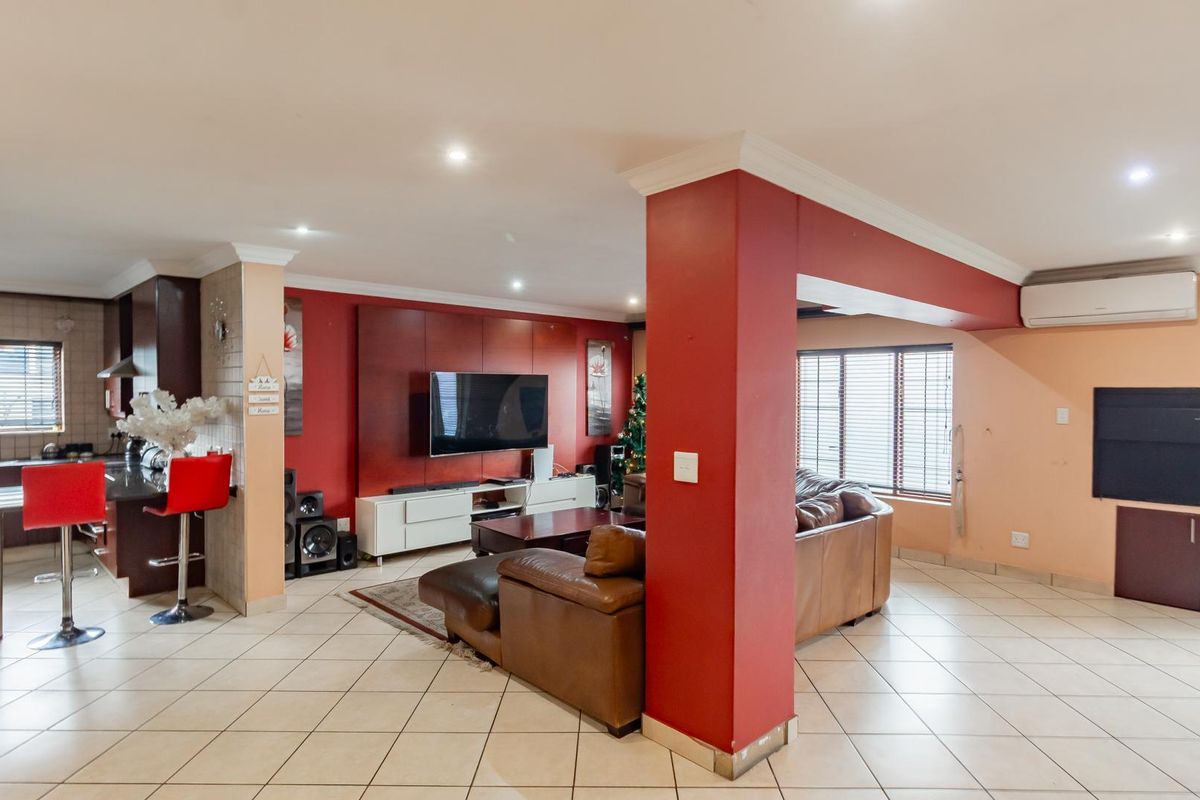 Spacious Family Home for Sale - Photo 5
