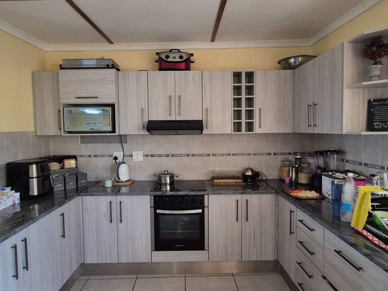 Freestanding Family Home For Sale in Okahandja Extension 8! - Photo 3