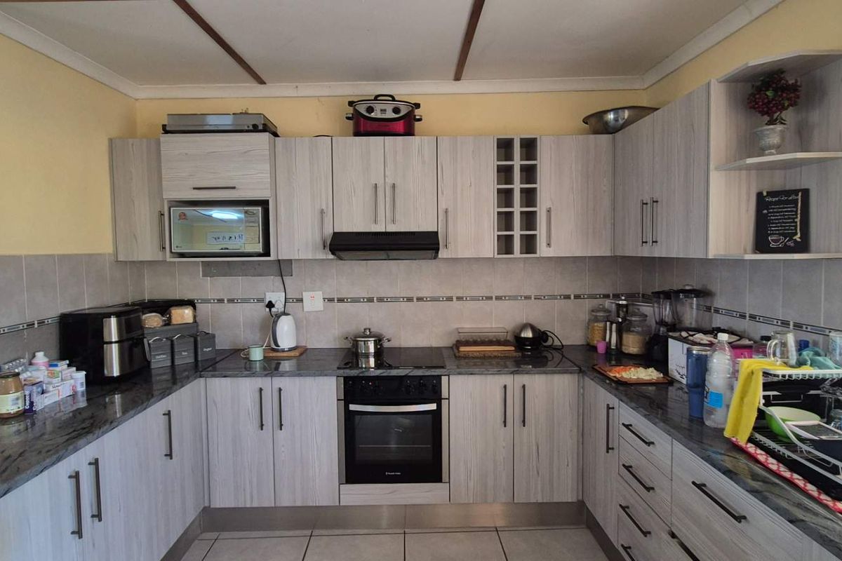 Freestanding Family Home For Sale in Okahandja Extension 8! - Photo 3