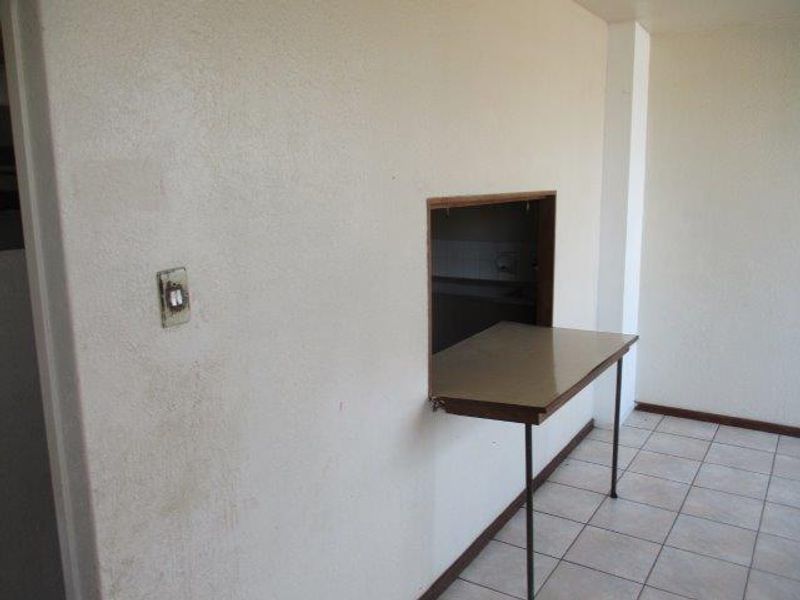 BACHELOR FLAT TO RENT IN SUNNYSIDE - Photo 7