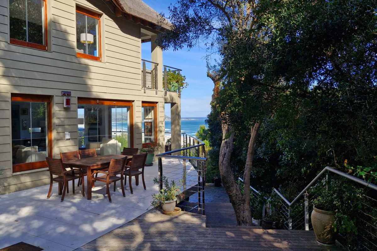 Exclusive Mountside Sanctuary: Breathtaking Chapman’s Peak, Valley & Ocean Views - Photo 5