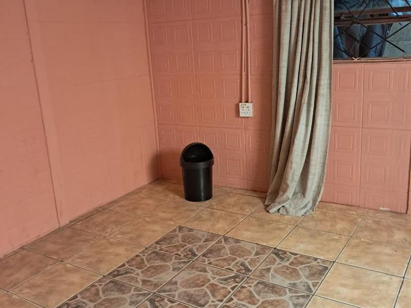2 Bedroom Flat to Rent in Mandela Park - Photo 6