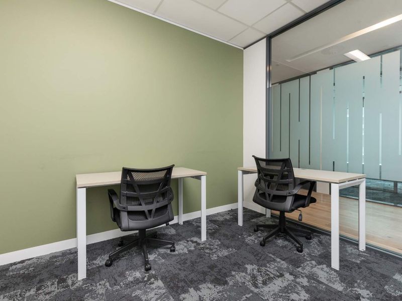 All-inclusive access to workspace and virtual office in Regus Continuity House - Photo 5
