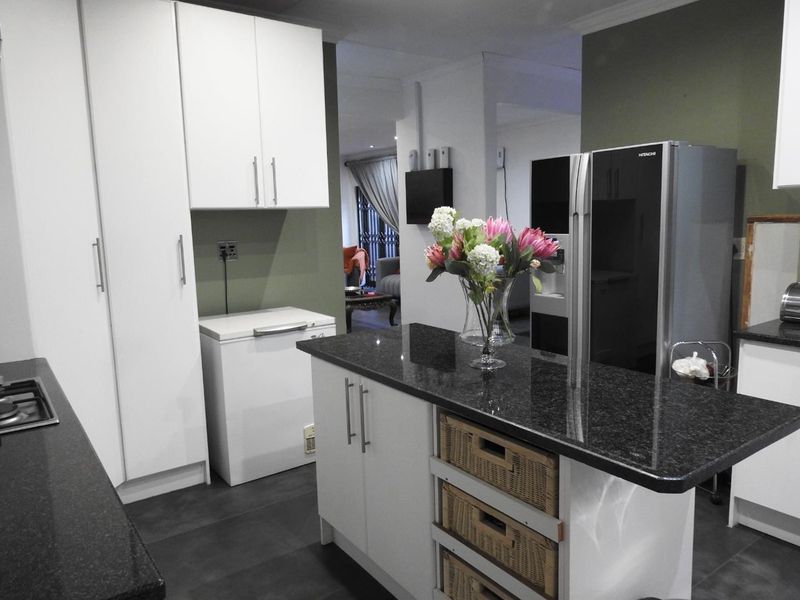A True Gem in Ennerdale | Modern, Immaculate & Move-In Ready - Photo 2
