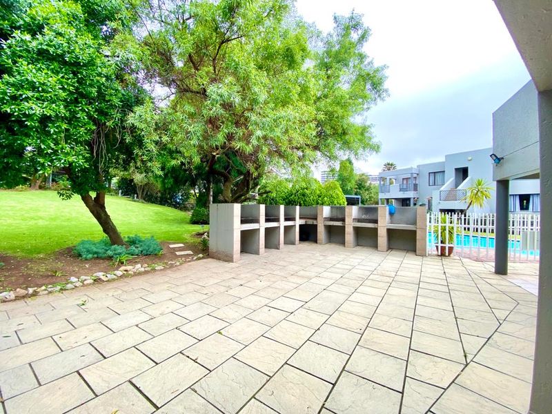 MODERN ONE BED APARTMENT IN MORNINGSIDE - Photo 3