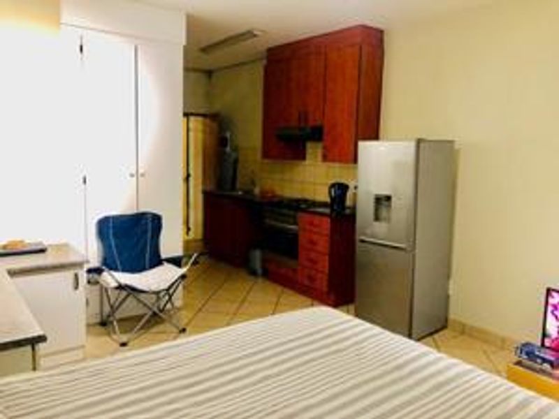 Bachelor apartment in Hazeldean. - Photo 4