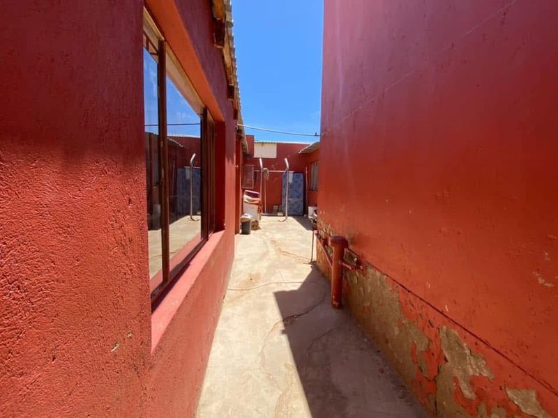 Income generating home. - Photo 7