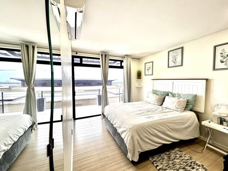 Situated against a hill in Kleine Kuppe with the most beautiful views in Windhoek! - Photo 9