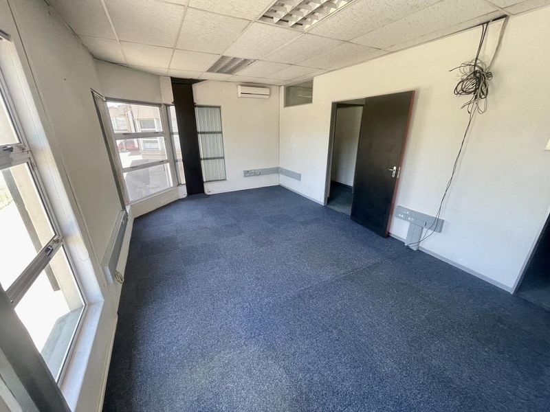 Hendra - Functional 256 sqm Industrial Unit To Let | Secure Rinaldo Park - Photo 7