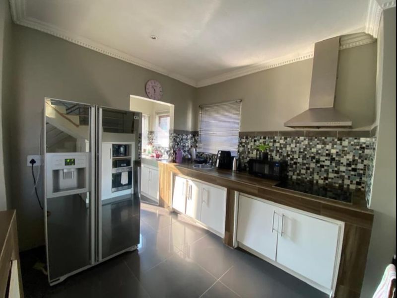 luxurious 6 bedrooms home for sale in Theresapark - Photo 3