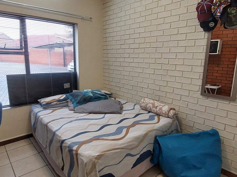 Ground Floor, 3 Bedroom, Pet Friendly Unit. - Photo 8