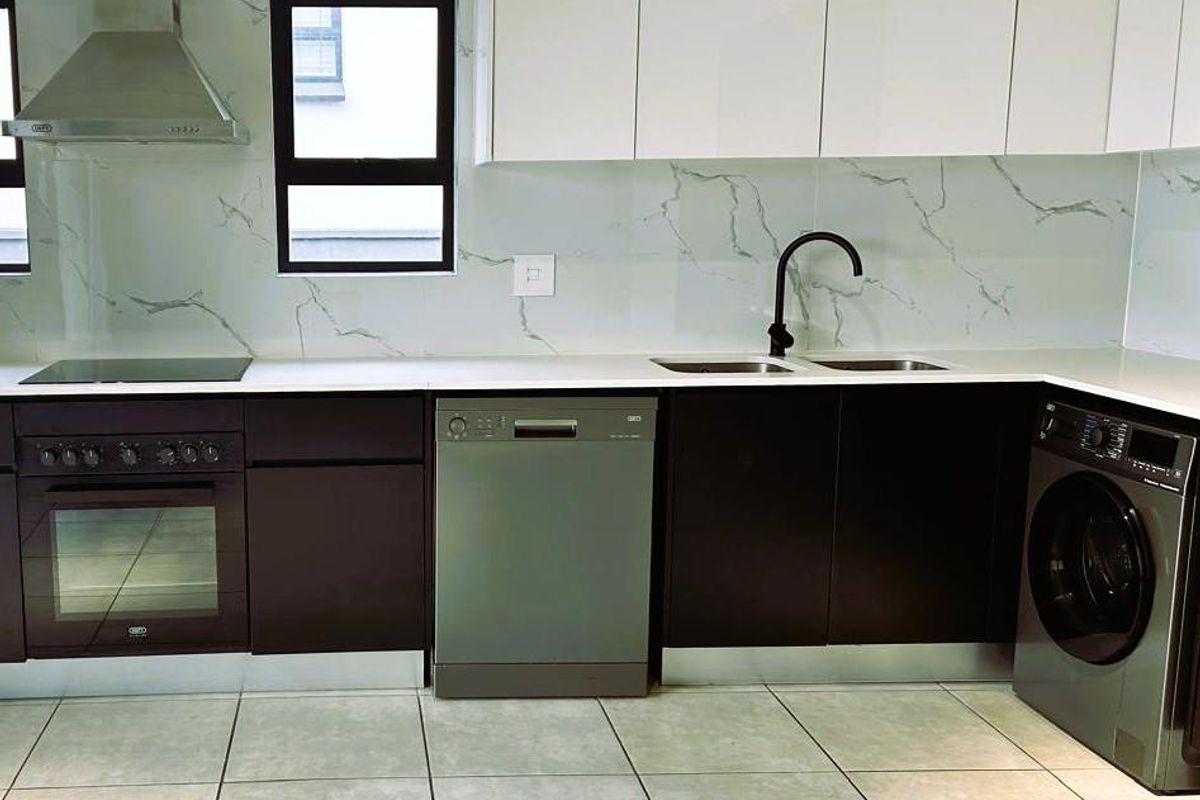 Penthouse -  Luxury Living, Elevated! Munyake Lifestyle - Photo 4