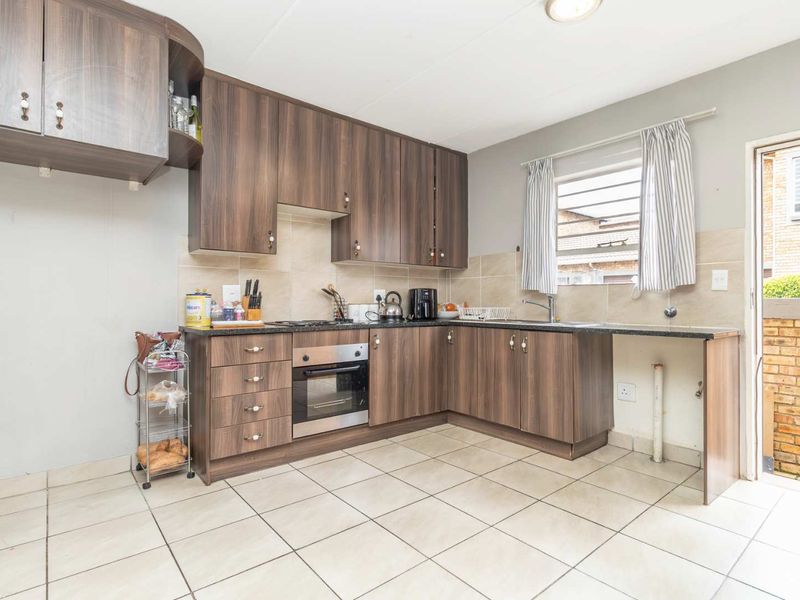 3 Bedroom House  for Sale in Wilgeheuwel - Photo 9