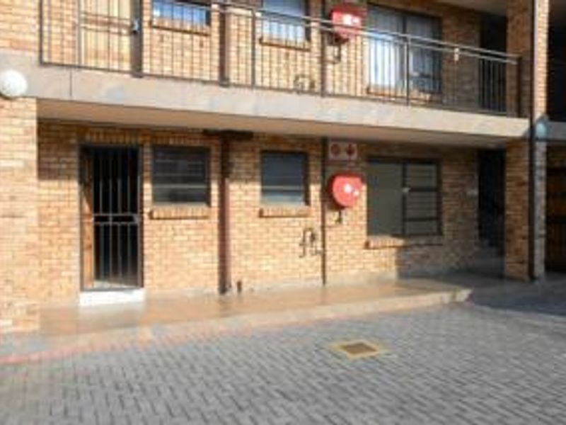 Modern 2 Bedroom Ground floor Unit for Sale! - Photo 2