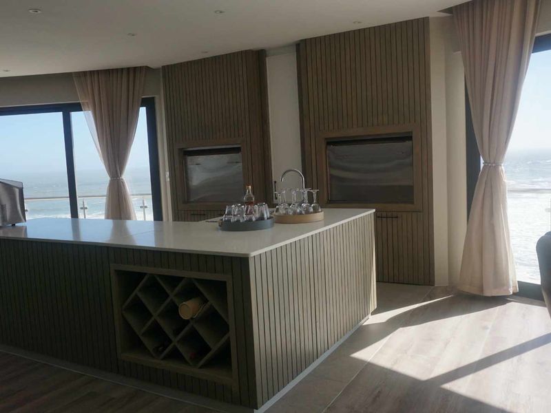 SOPHISTICATED LUXURY PENTHOUSE WITH UNINTERRUPTED OCEAN VIEWS - Photo 8