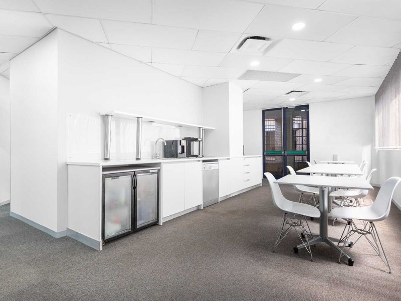 Professional office space in Regus Lakeview Terraces on fully flexible terms - Photo 9