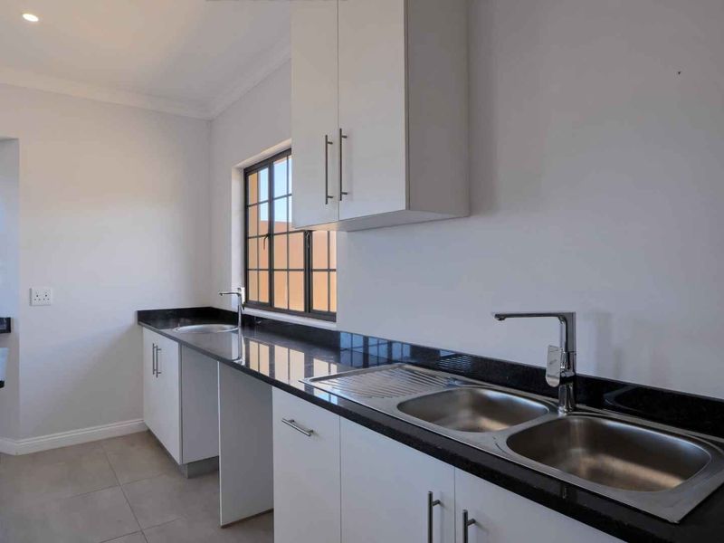 Townhouse in Howick North - Photo 6