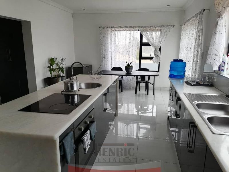 Exceptionally Spacious Home, Flexible, Potential and With Sea View! - Photo 10