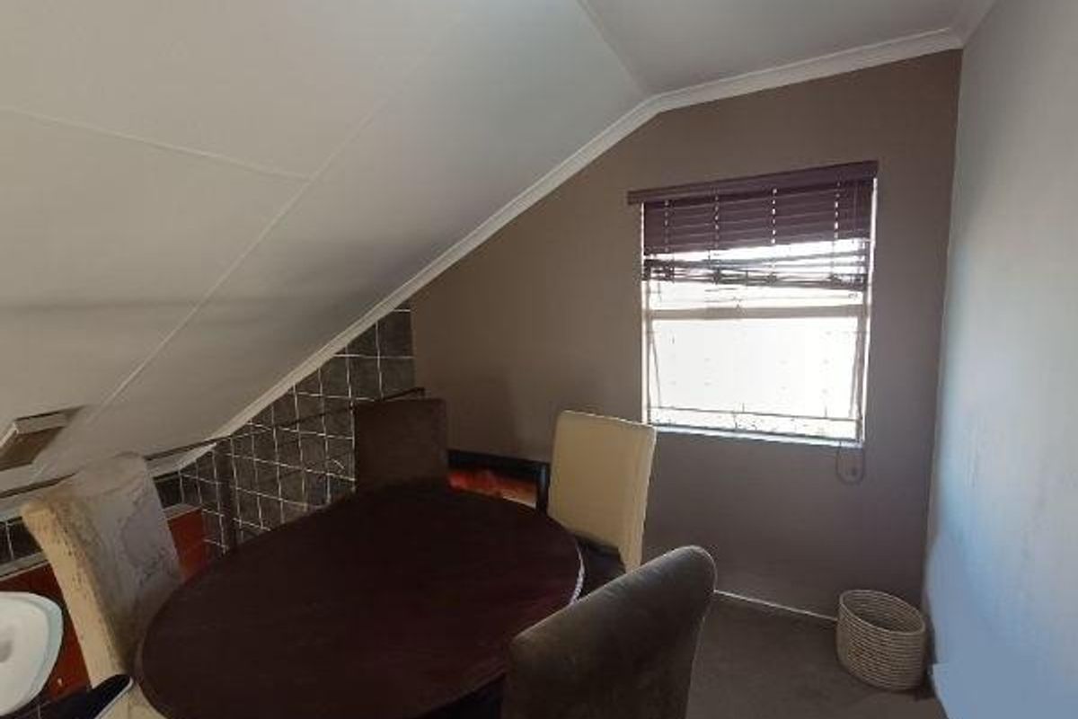 HEUWELSIG SECURITY ESTATE - 3 BED - 2 BATH & A STUDY - Photo 3