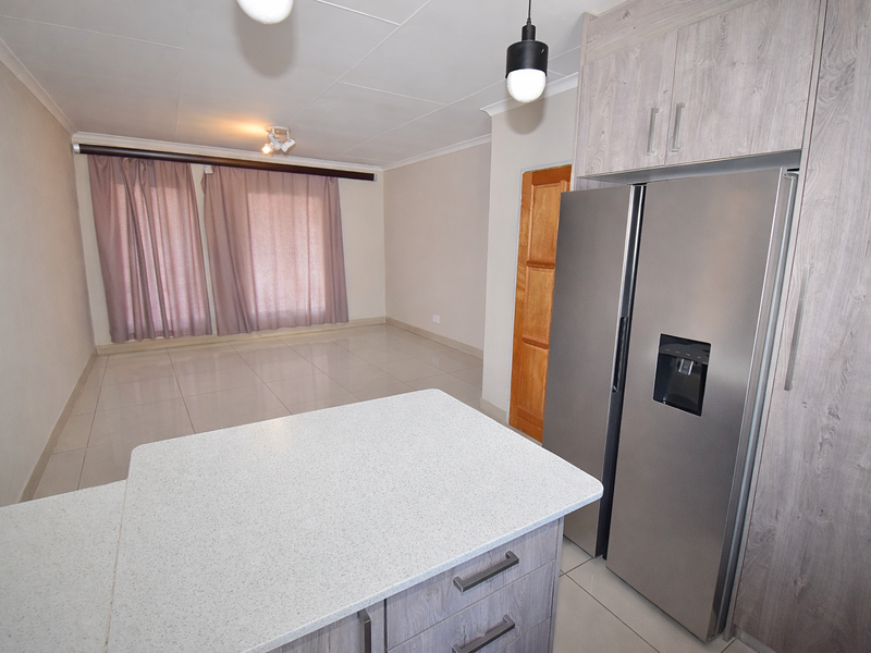 Modern First Floor Apartment - Photo 7