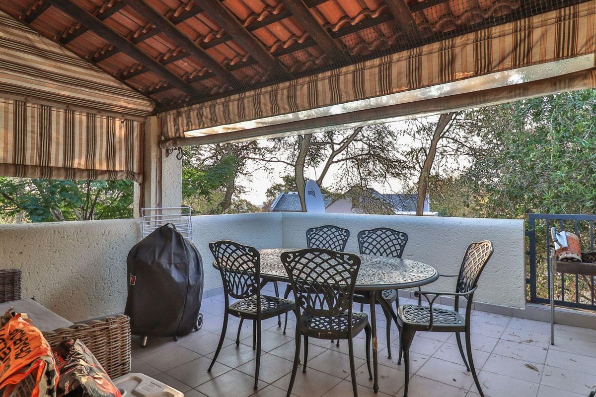 Two bedroom loft apartment in Bryanston - Photo 2