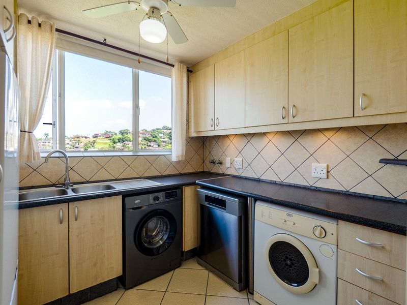 Spacious apartment with sea views - Photo 8