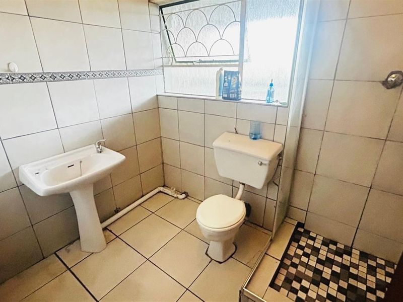 House For Sale in Elsburg, Germiston - Photo 4