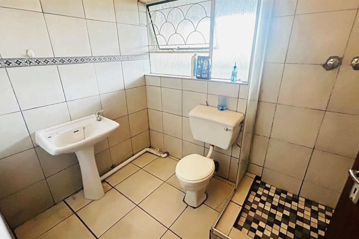 House For Sale in Elsburg, Germiston - Photo 4