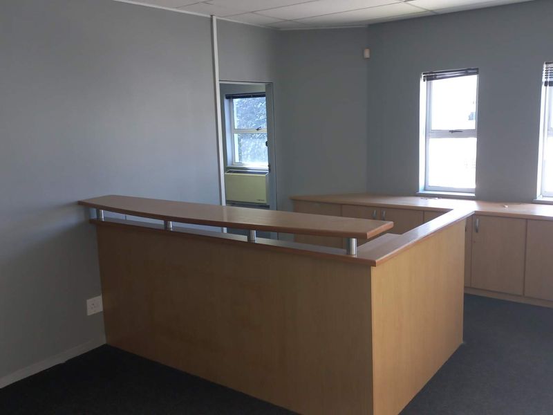 First floor office vacancy, close to Greenacres! - Photo 3