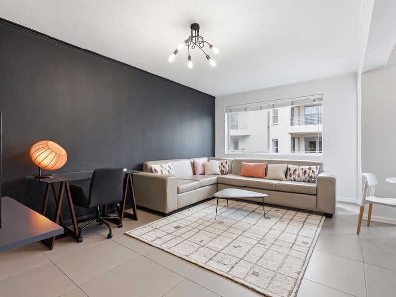 Prime location on Beach Road in Mouille Point - Photo 2