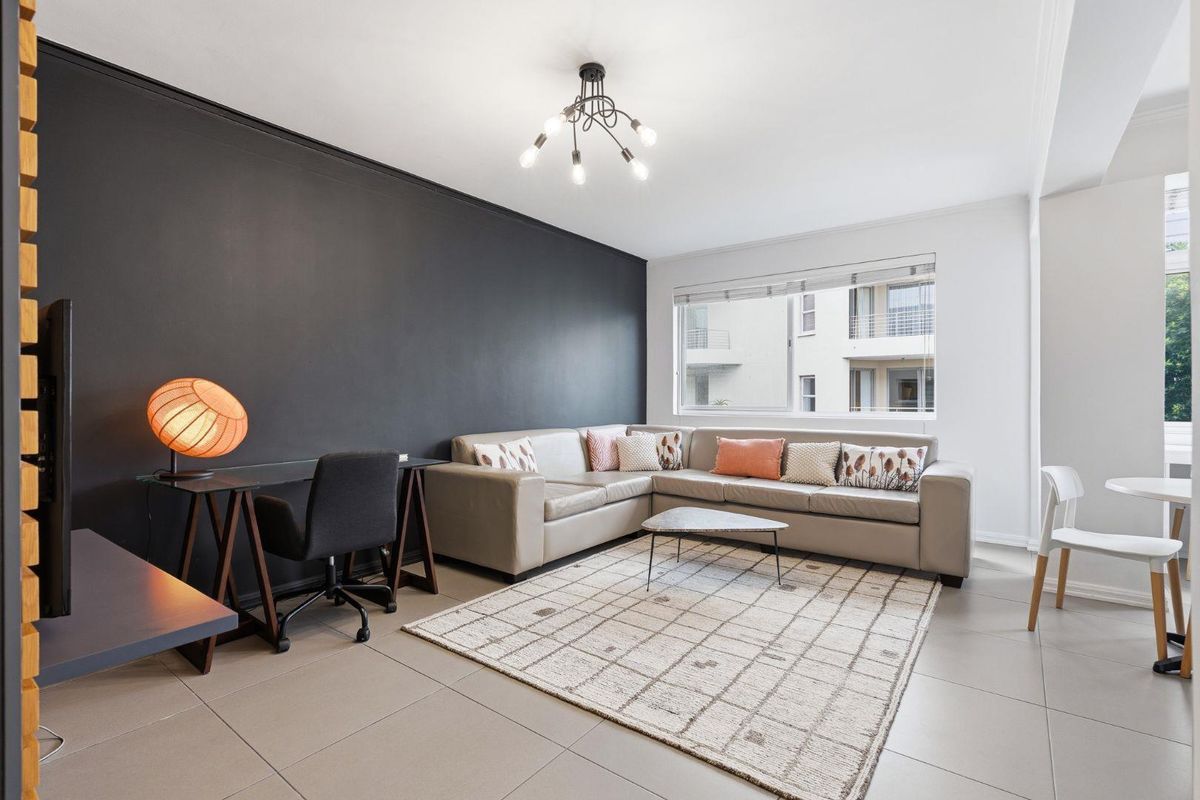 Prime location on Beach Road in Mouille Point - Photo 2