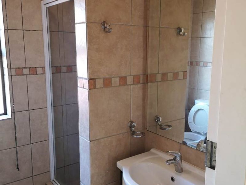 Bachelor Apartment to rent in the Peaceful Oukraal Apartments! - Photo 3