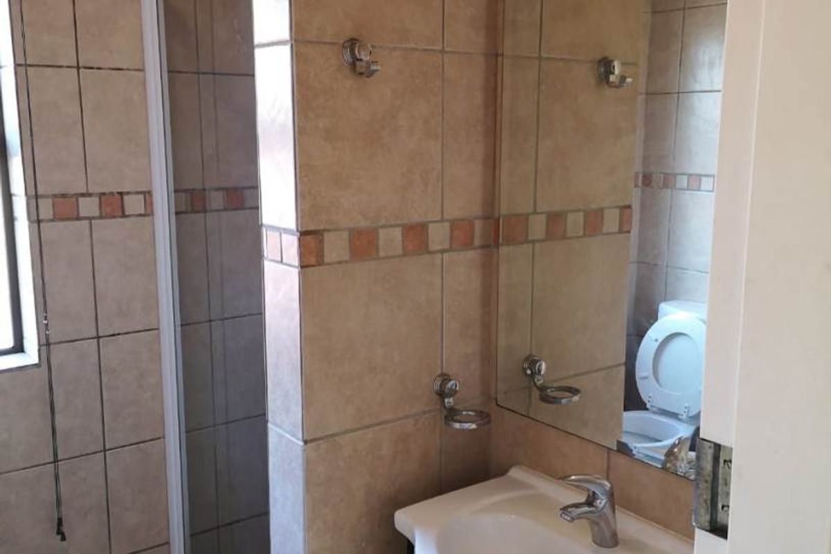 Bachelor Apartment to rent in the Peaceful Oukraal Apartments! - Photo 3