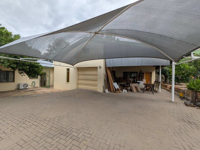 House for sale in Klein Windhoek -excellent for developers - Photo 5