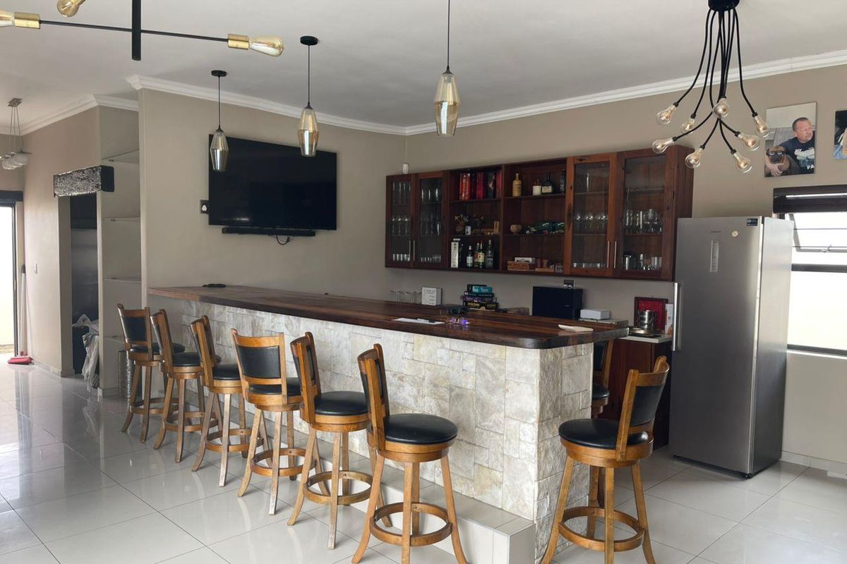 BREATH AWAY 3 BEDROOM HOME FOR SALE - MEERSIG, WALVISBAY - Photo 2