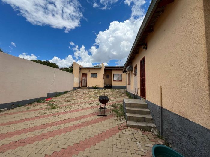 Property #2466265, House For Sale in Rocky Crest