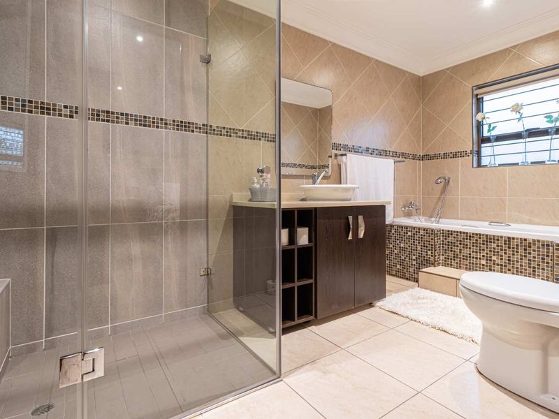 Graceful Living in a Home Designed for Family and Entertaining in a Secured Estate - Photo 9