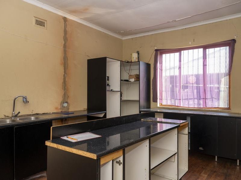 CHARMING 3-BEDROOM HOME IN KENSINGTON - Photo 8