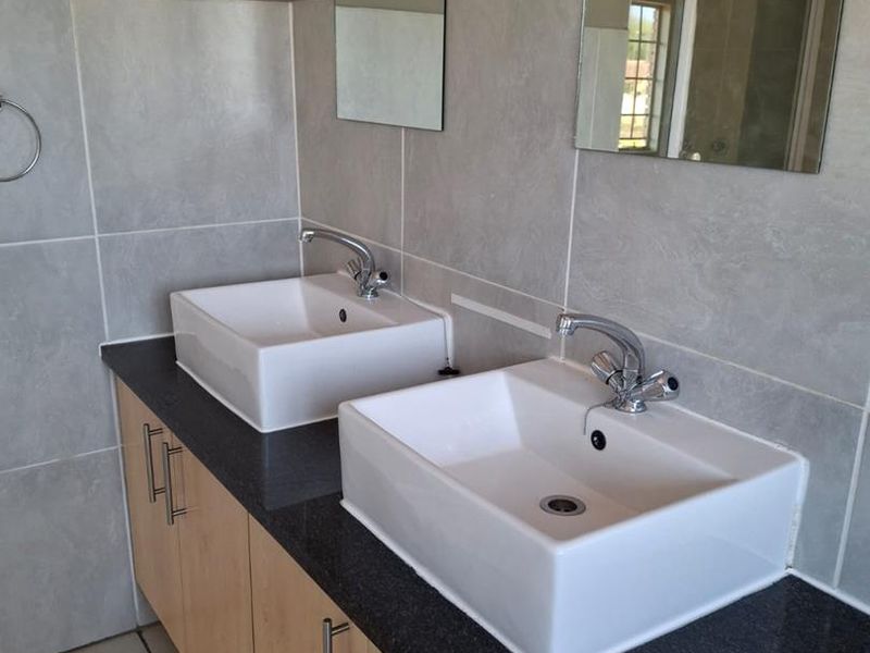 BEAUTIFUL 3 BEDROOM DUPLEX FOR SALE IN EQUESTRIA - Photo 3