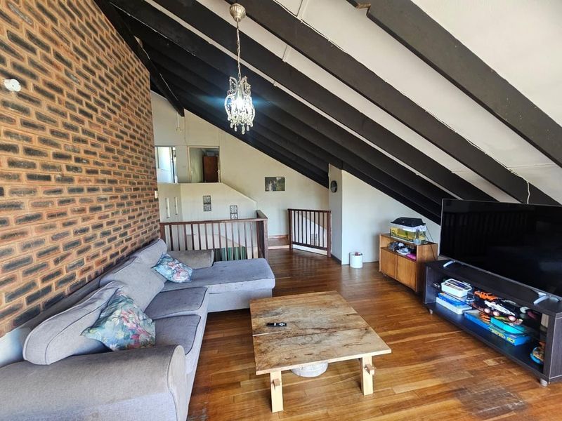 A Hidden Gem of Space, Character &amp; Tropical Charm Situated in Ocean view area - Photo 6