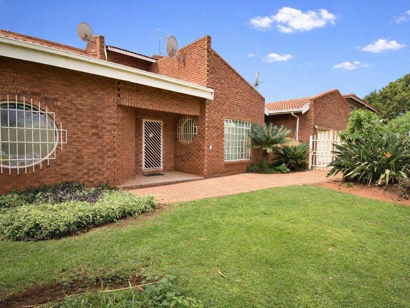 Low Maintenance Home in a Great Location - Photo 2