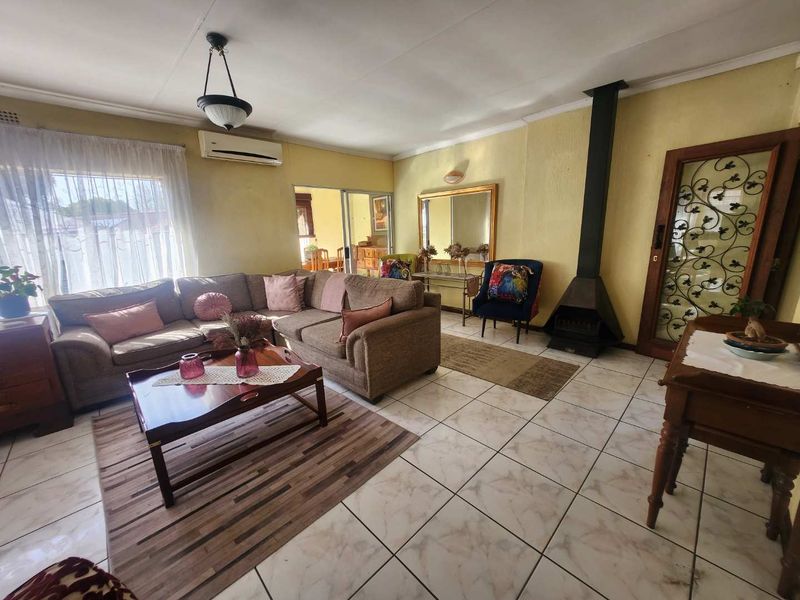 4 Bedroom well-maintained family home in Randhart - Photo 8