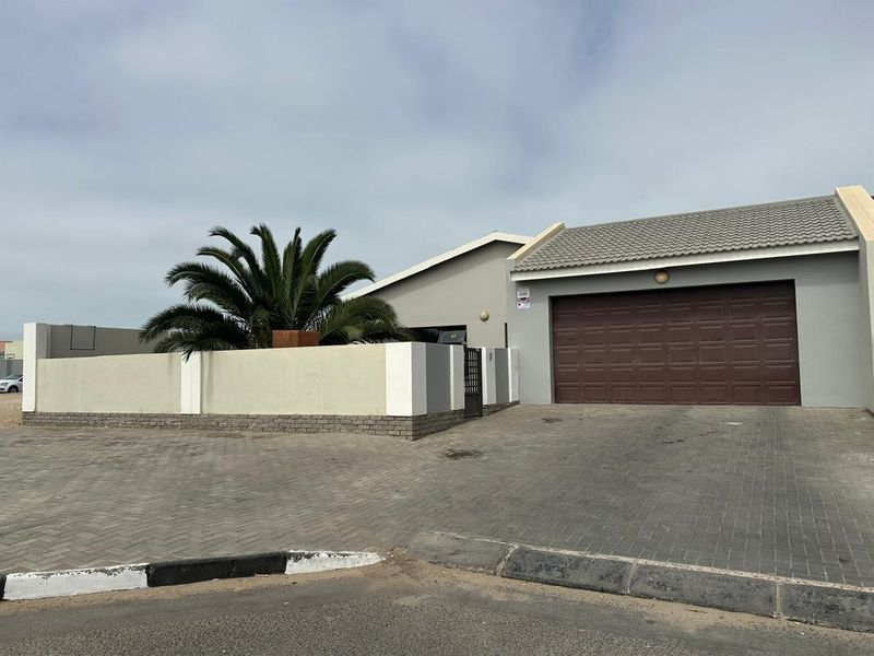 Family Home - Photo 1