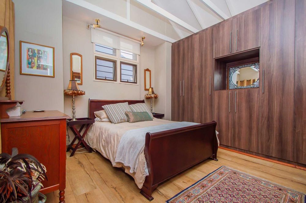 Second bedroom overview