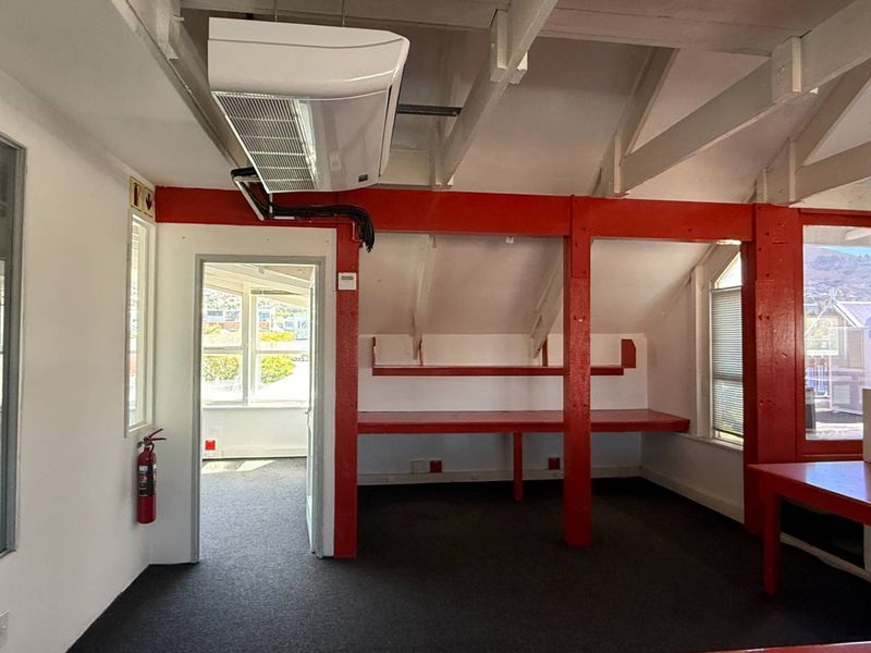 Duplex Style 400m2 office to let in prime location - Photo 8