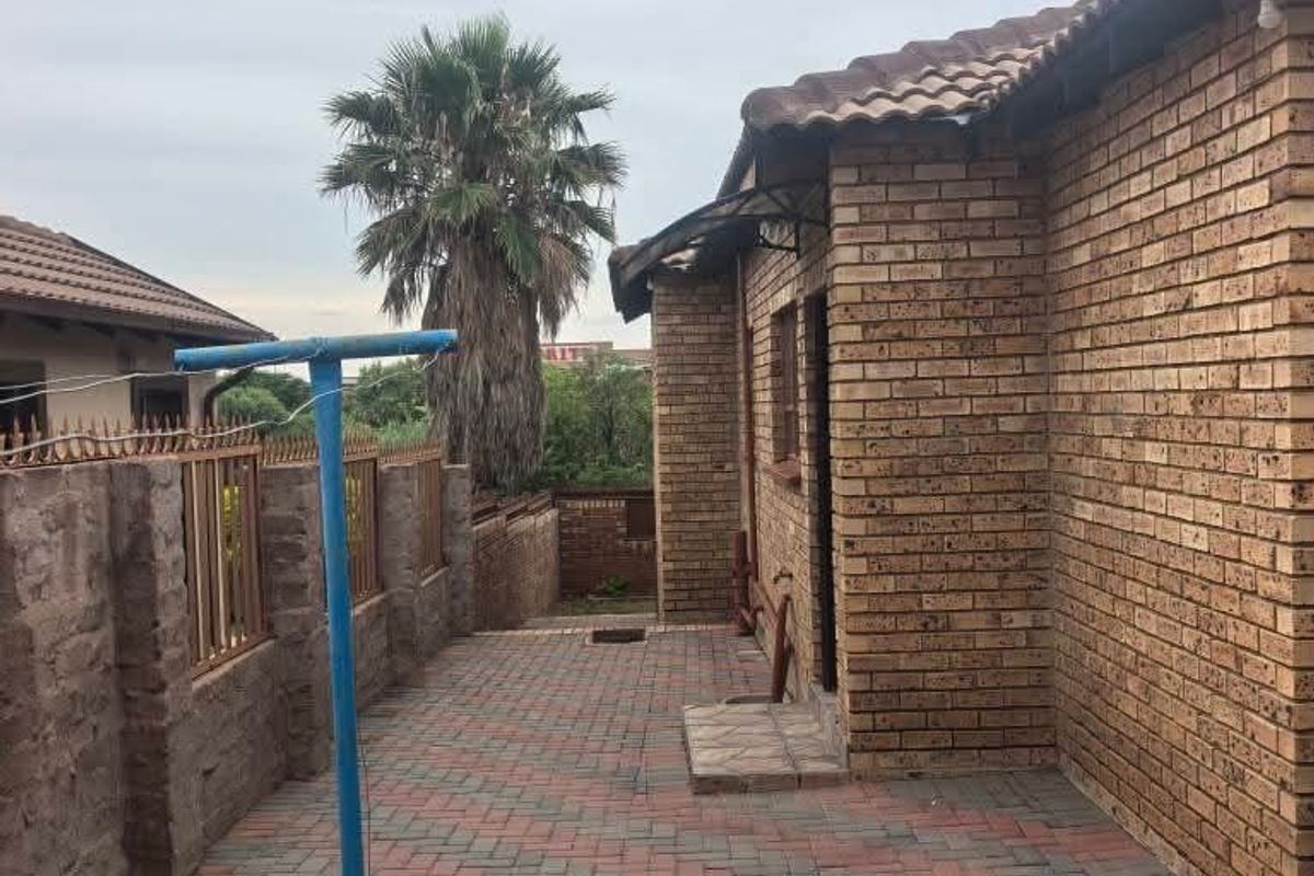 3 Bedroom House for Sale in Soshanguve SS - Photo 4